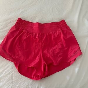 Lulu Lemon Hotty Hot high rise short 2.5”